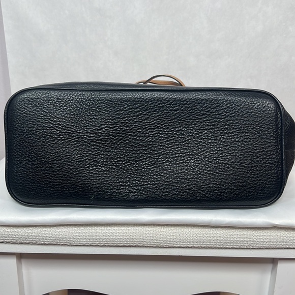 Michael Kors Jules Large Shoulder Bucket Bag - Picture 13 of 16